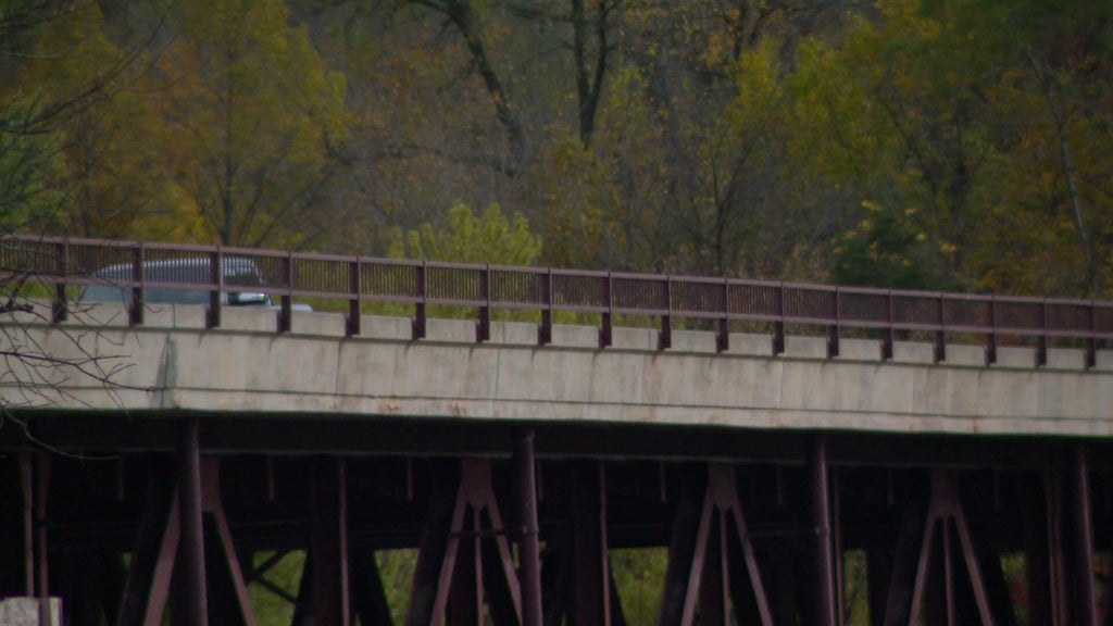 Businesses near Osceola brace as Highway 243 bridge set to close — WCCO / CBS Minnesota, Shakopee Business news
