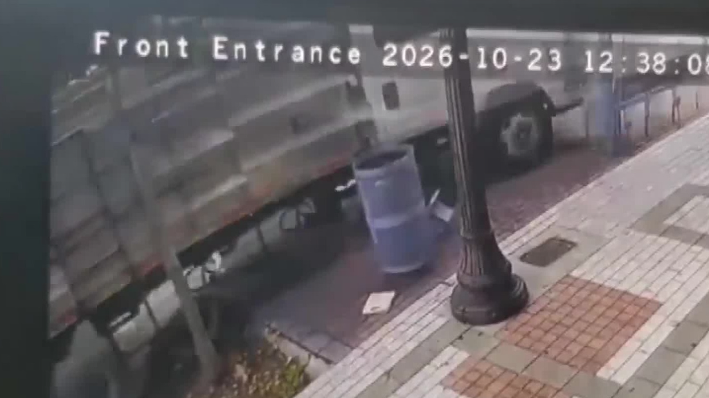 Landscaping truck crashes into bus bench, 3 North Miami businesses, sending 2 passengers to the hospital — CBS Miami, Shakopee Real Estate news